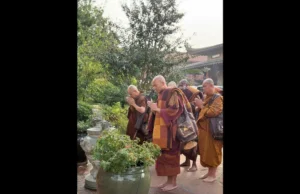 Буддийские монахи начинают мирный марш из Форт-Уорта в Вашингтон